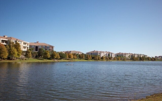 Lake View Joy 2 Bedroom Condo