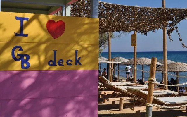 Golden Beach Studios & Suites