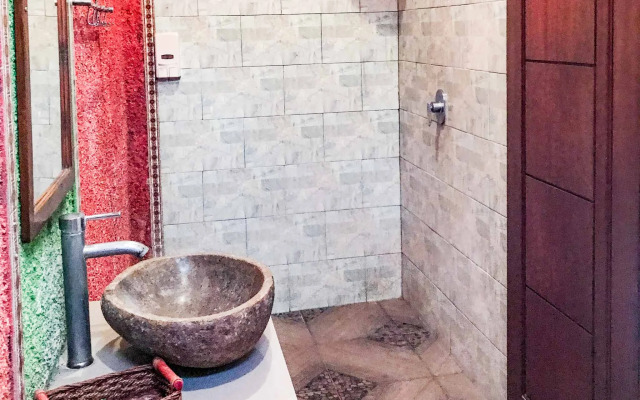 Reynold Artha Guest House