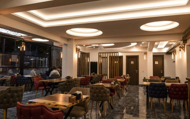 Çınar Han Otel ve Cafe