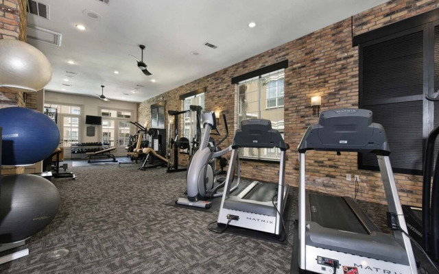 FRONTDESK Calais Midtown Apts Houston