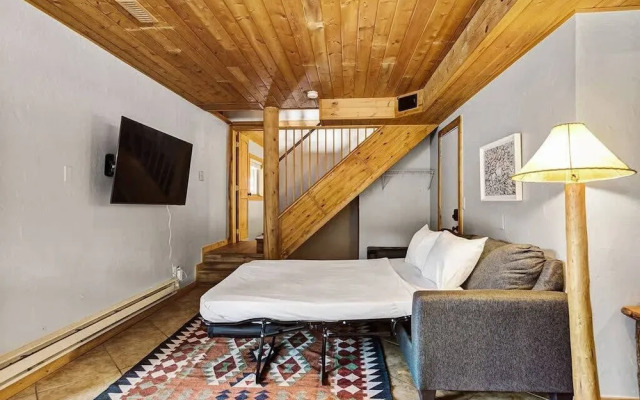 Private Luxurious Cabin w spa Near Breckenridge