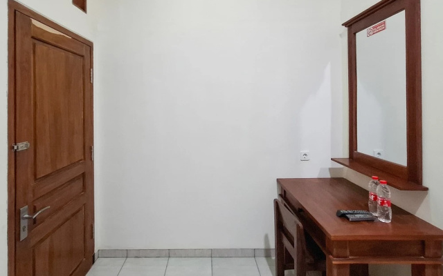 RedDoorz Syariah at Jalan Panglima Sudirman Probolinggo – Guest Rooms – Probolinggo