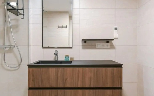 Cozy Ground-floor Apartment With Spacious Terrace