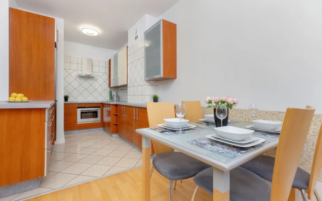 Spacious Apartment Vistula by Renters