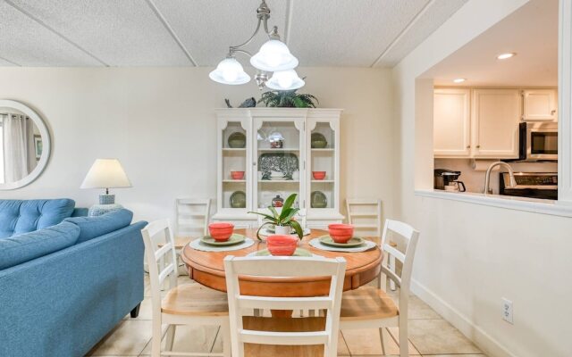 Ocean and Racquet 8110