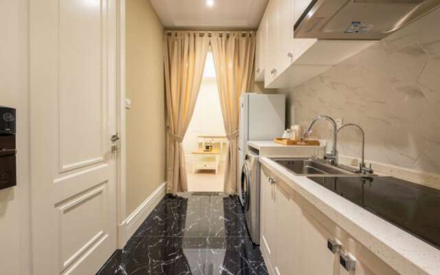 Hidden Residence- No.1 on the Bund