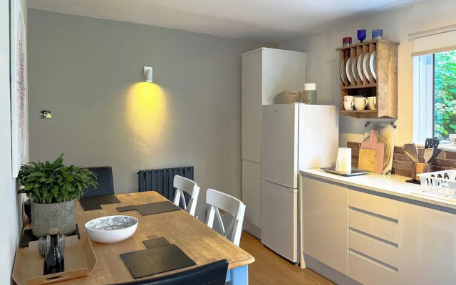 Stroud's Golden Valley 2-bedroom Apartment Retreat