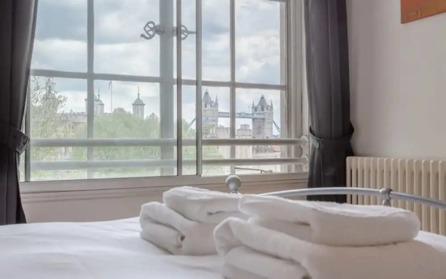 Large & Central 2BD Flat - Tower Hill