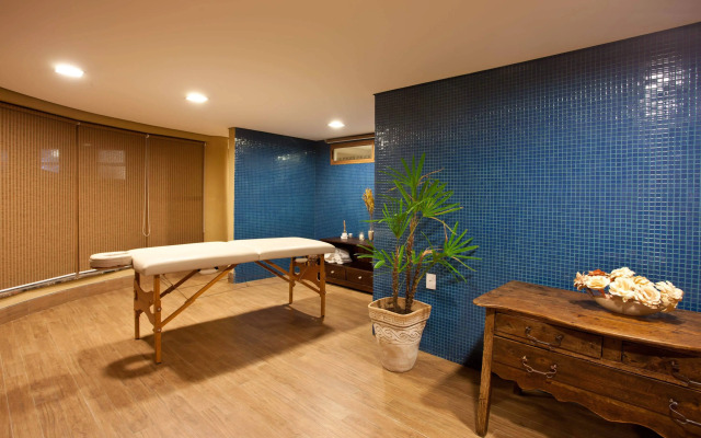 Carmel Charme Resort