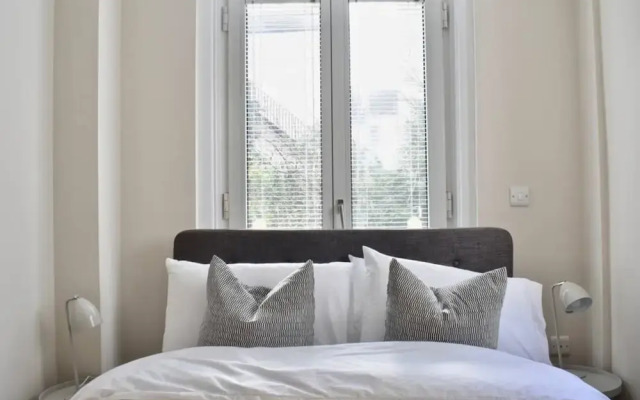 Spacious 4 Bedroom Flat in Central Brighton