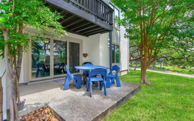 Charming Lakeside Condo - Moments to Lake Fun