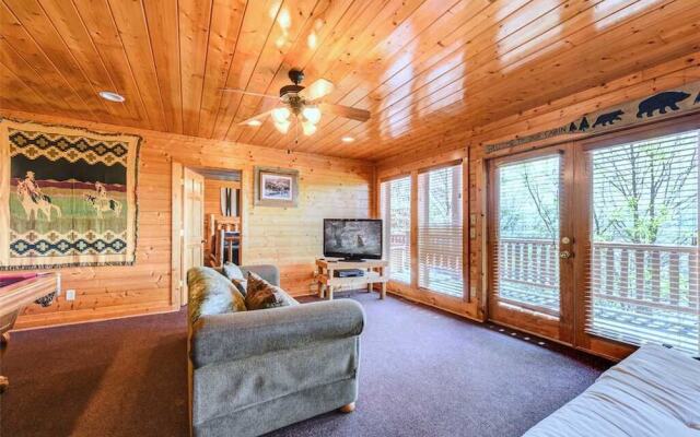 Mountaintop Lodge - Eight Bedroom Cabin