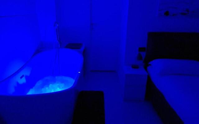 Varazze Suite Idromassaggio E Sauna
