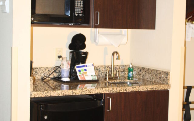 Holiday Inn Express & Suites Bridgeport by IHG