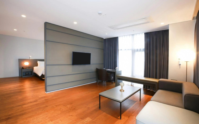 WesternLife Hotel