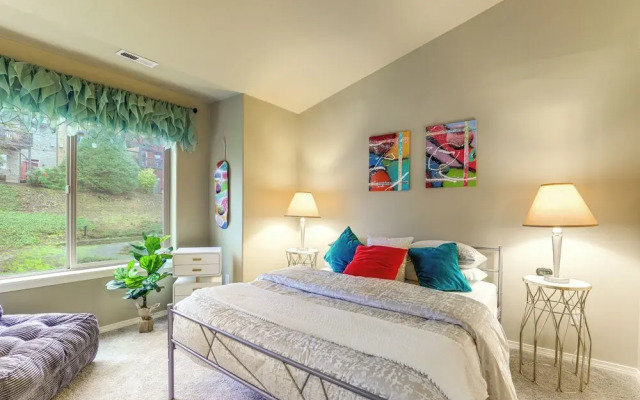 Walk to Mcmenamins Edgefield: Inviting Townhome!