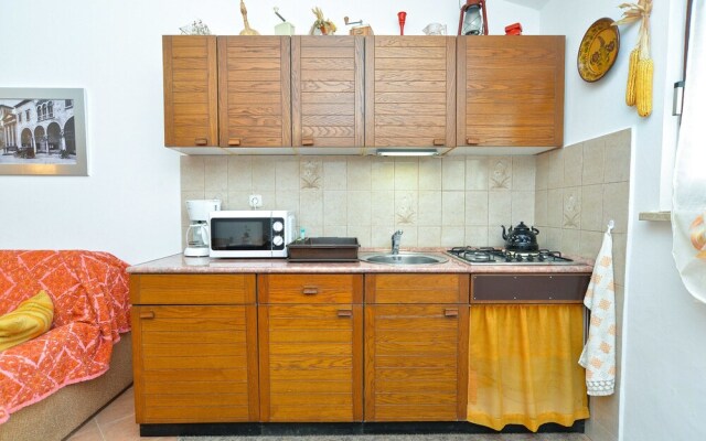 Apartment 522