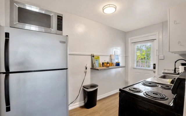 Sunset Stays by the Beach & Caddy's