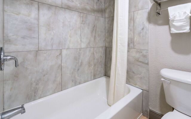 Travelodge by Wyndham Kingsland GA