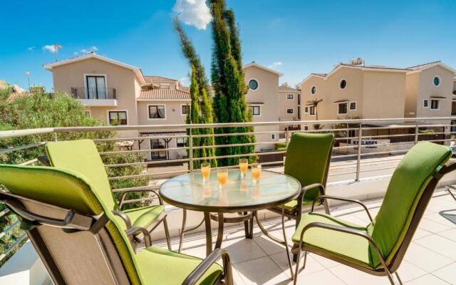 Lovely 2 Bedroom Family Apartment w/ Pool