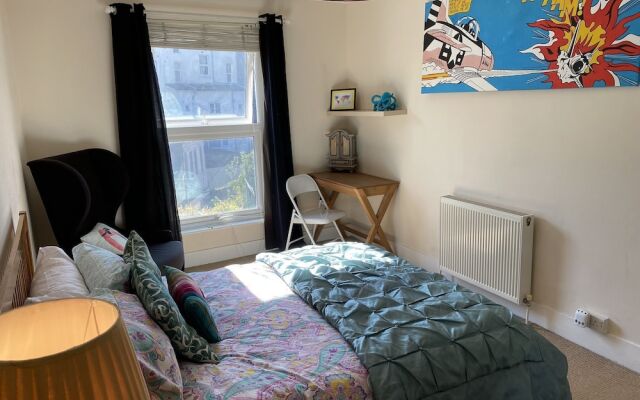 Cozy Holiday Home in Folkstone Near Folkestone Harbour Arm