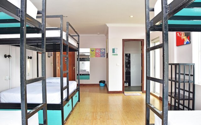 Mad Monkey Hostel Kampot