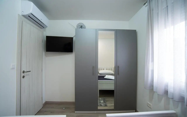 Too Sweet Apartment 1