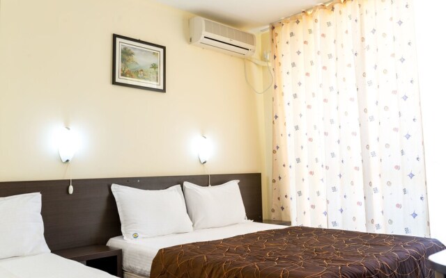 HOTEL Yanis