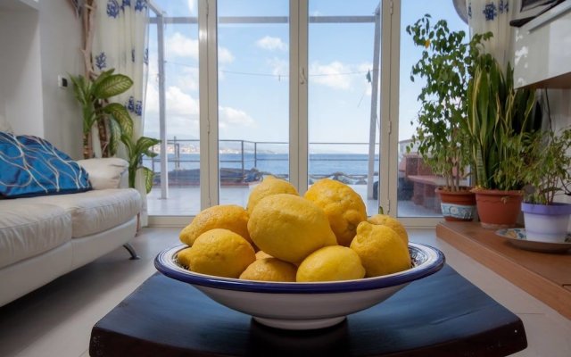 Limoni sul mare