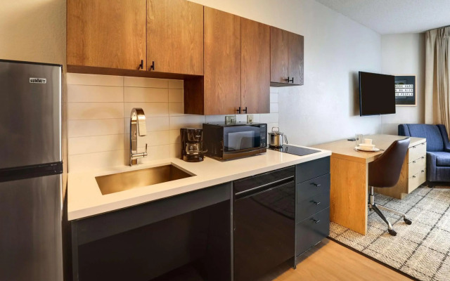 Sonesta Simply Suites Miami Airport Doral