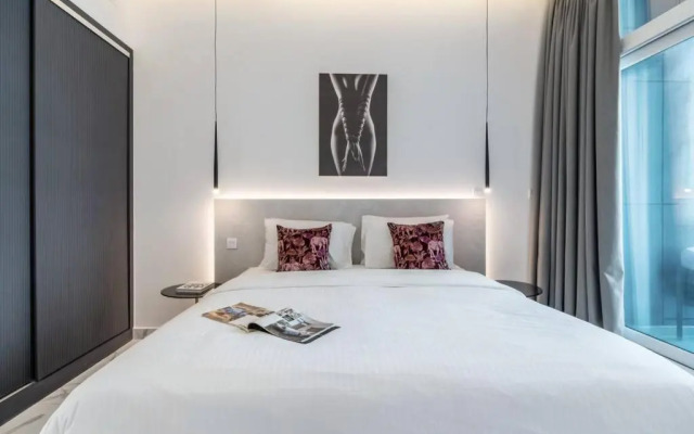 Wonderful 2BD with full Dubai marina view