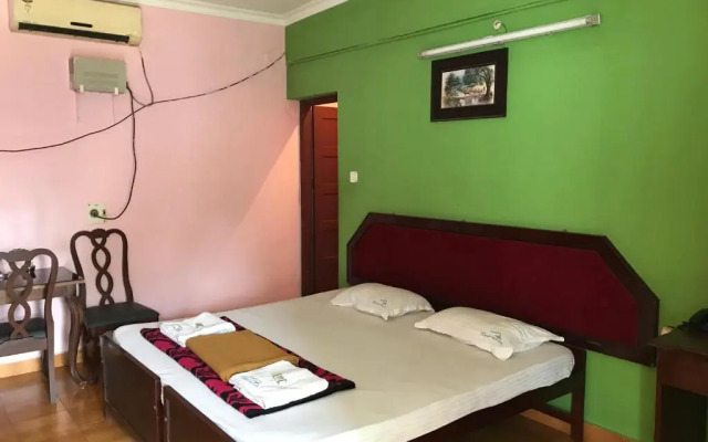 Indraprastham Houseboats