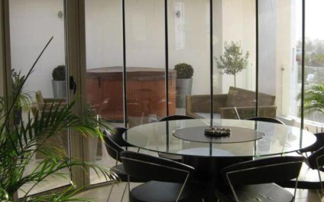 3b Pool Penthouse private hot tub - Larnaca center