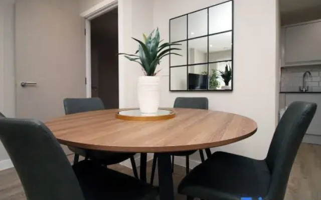 Sleek and Modern 2BR Home - Cardiff Bay!