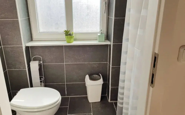 Large 2BR Apt Ideal for Long Stays