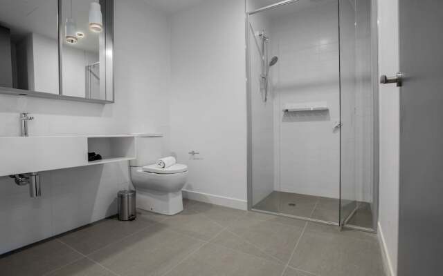 Designer 2 Bedroom Apartment In Parkville