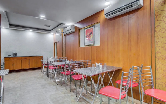 OYO Flagship 7852 Hotel Embassy
