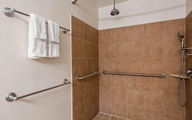 Best Western Plus Coastline Inn