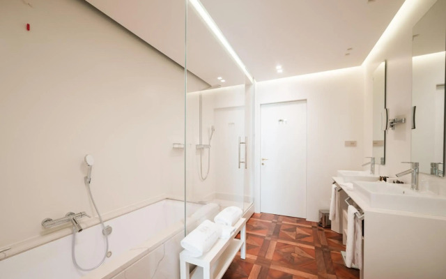 Royal Palace Luxury Suites & Hotel