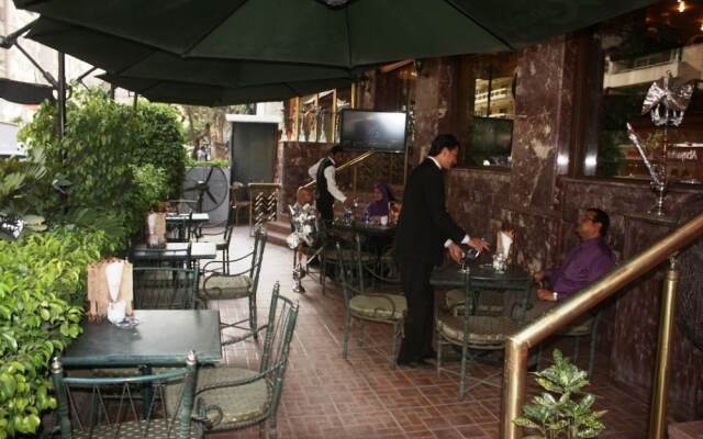 Trio Caroline Hotel