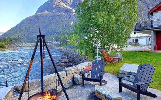 Eidfjord Riverside Apartments & Glamping