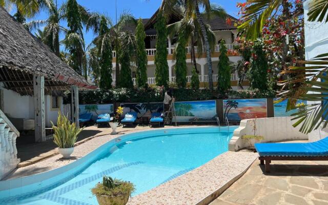 Lovely 5-bed Room House With a Swimming Pool