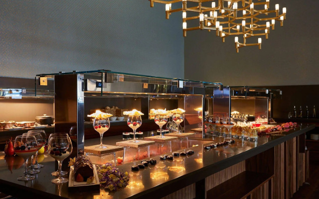 Maestral Resort & Casino