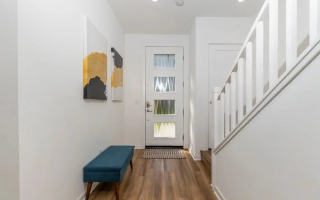 Master Bedroom With King Bed Central Location