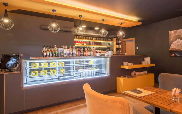Ismira Hotel