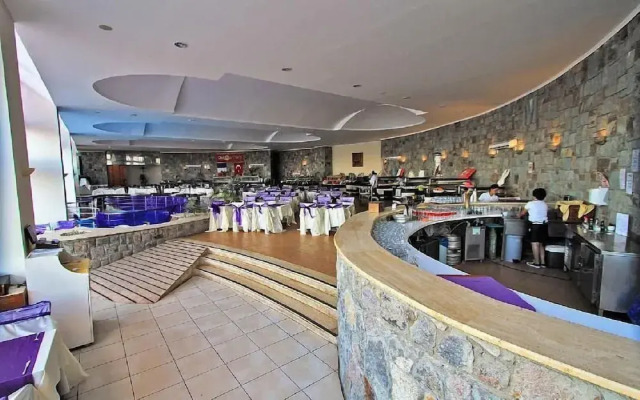 Lighthouse Beach Hotel