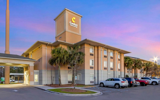 Comfort Inn & Suites Airport Convention Center