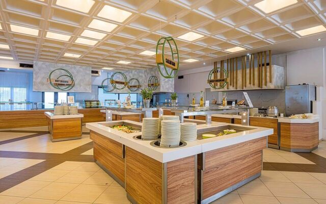 Caretta Beach Resort & Waterpark