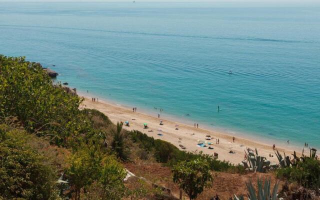 Sesimbra Beach House by Saudade